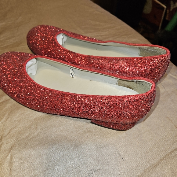 Red glitter shoes. size 4. Circo brand. - Picture 4 of 5